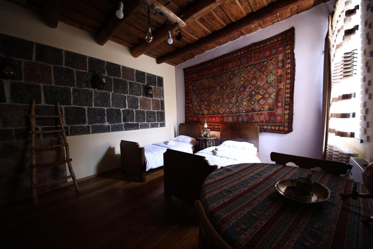 Alashkert Guesthouse ,Ալաշկերտ Հյուրատուն Gjumri Exteriör bild